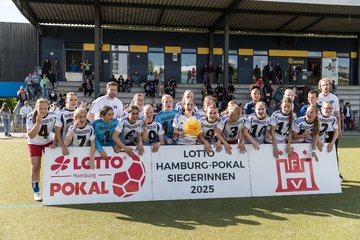 Bild 181 - wBJ Lotto Pokal Finale  Eimsbuetteler TV - Hamburger SV : Ergebnis: 0:3